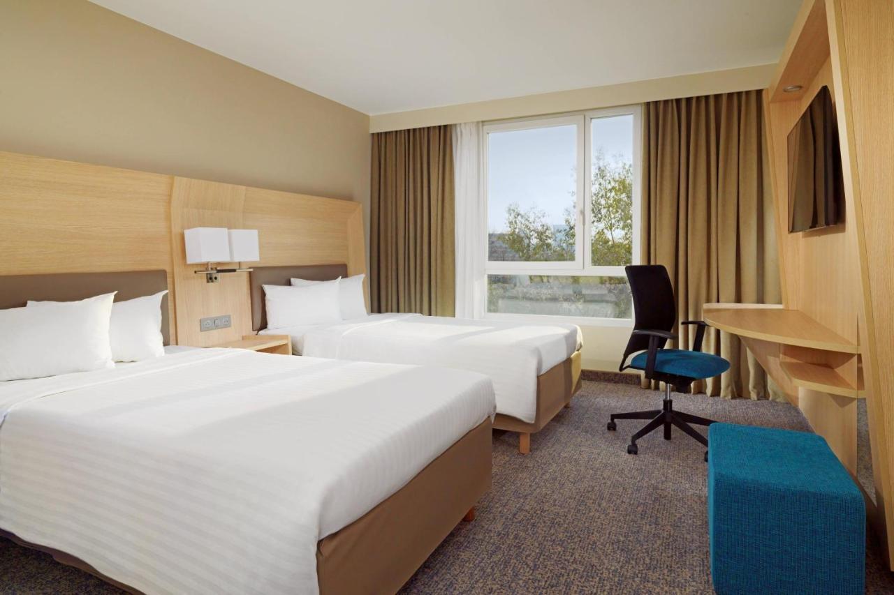 Courtyard By Marriott Paris La Defense West - Colombes Hotel Colombes  Bagian luar foto