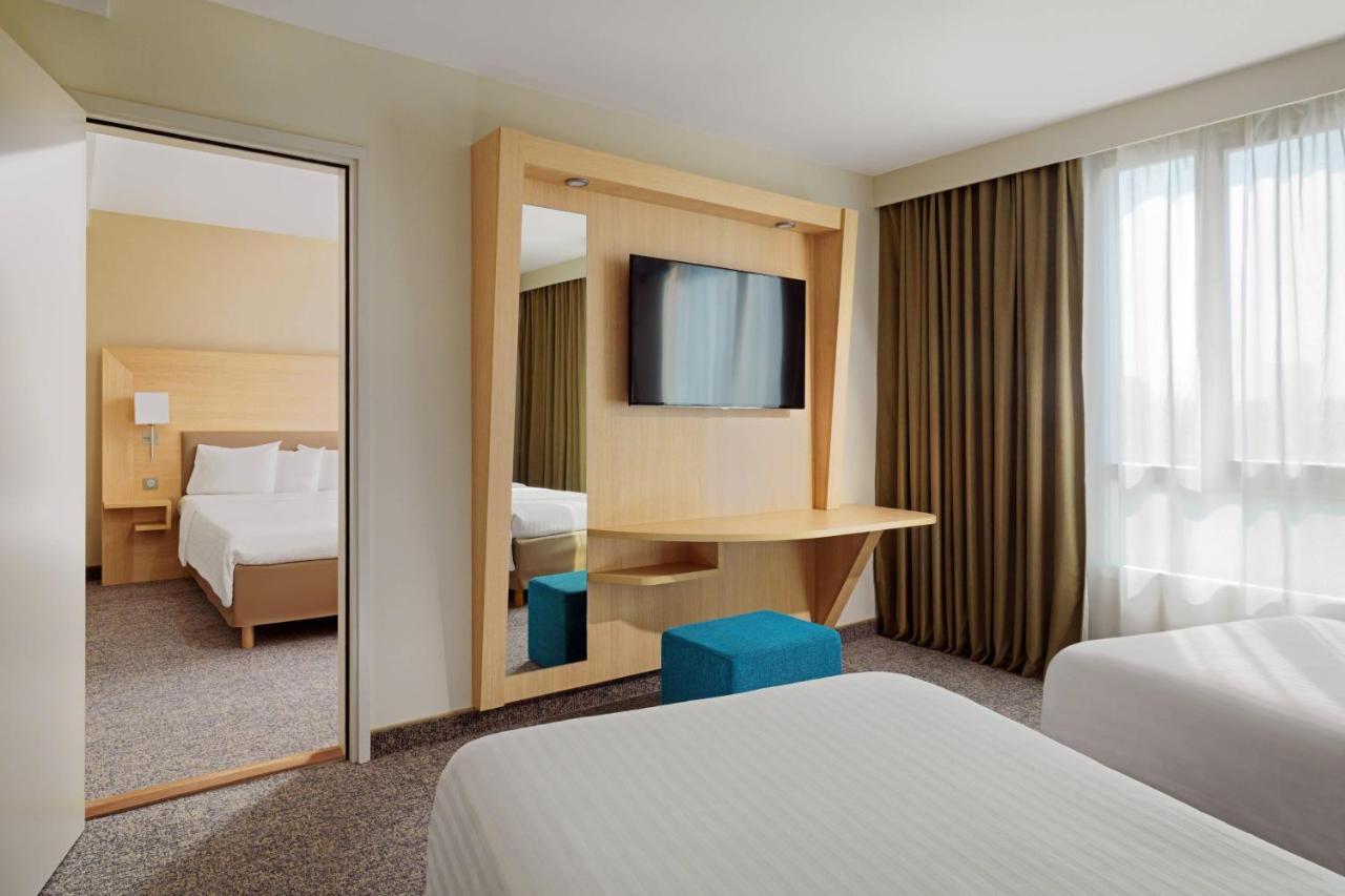 Courtyard By Marriott Paris La Defense West - Colombes Hotel Colombes  Bagian luar foto