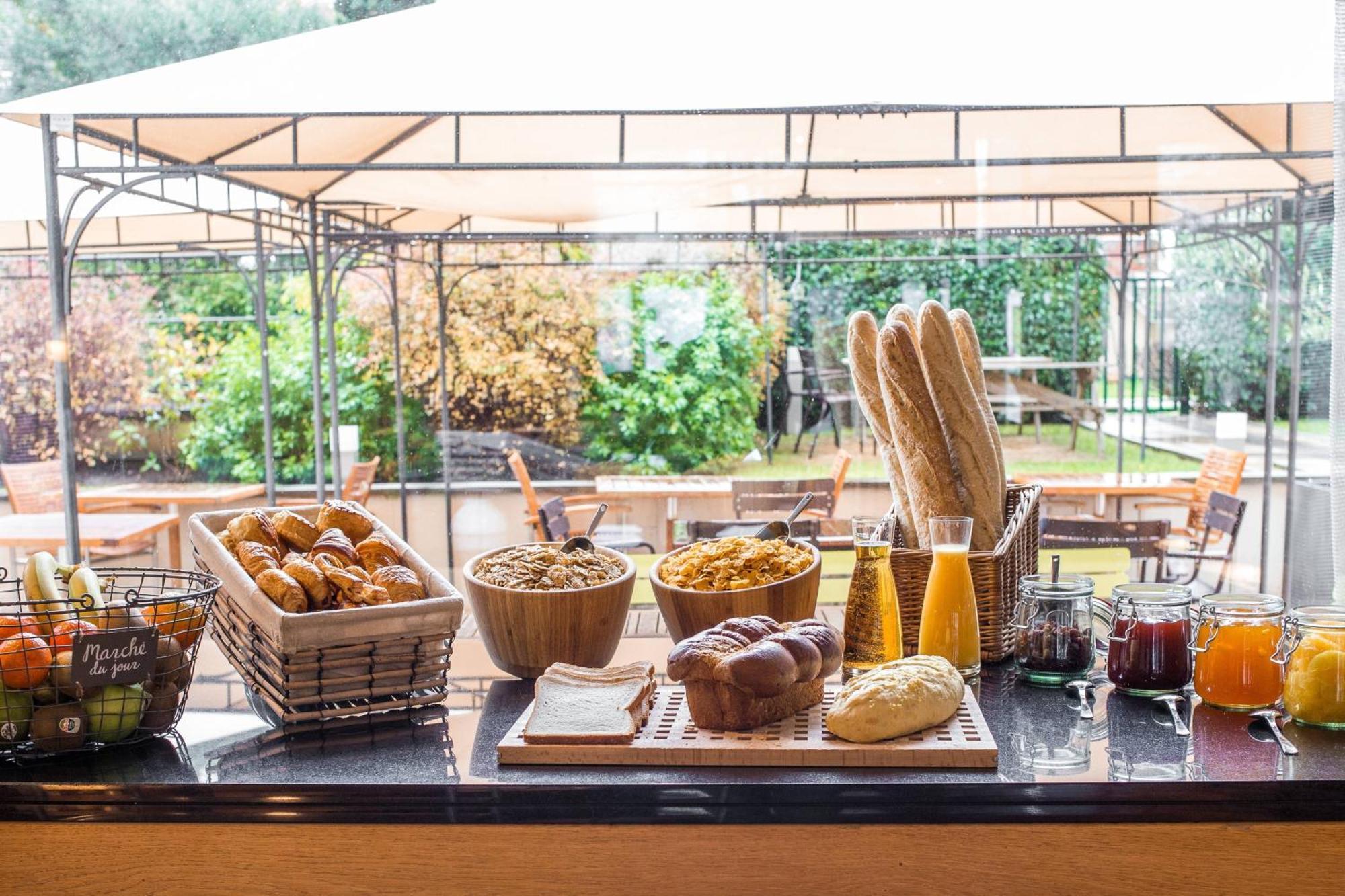 Courtyard By Marriott Paris La Defense West - Colombes Hotel Colombes  Bagian luar foto