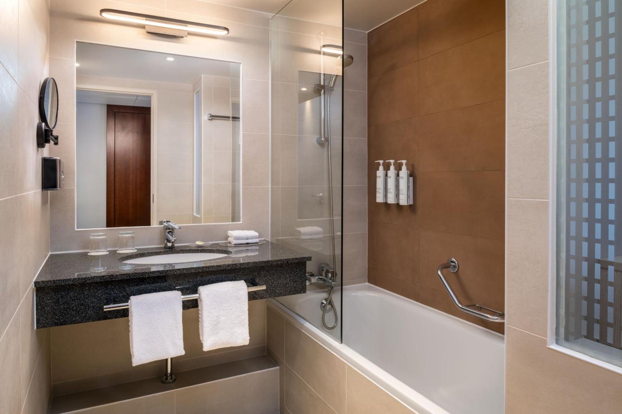 Courtyard By Marriott Paris La Defense West - Colombes Hotel Colombes  Bagian luar foto