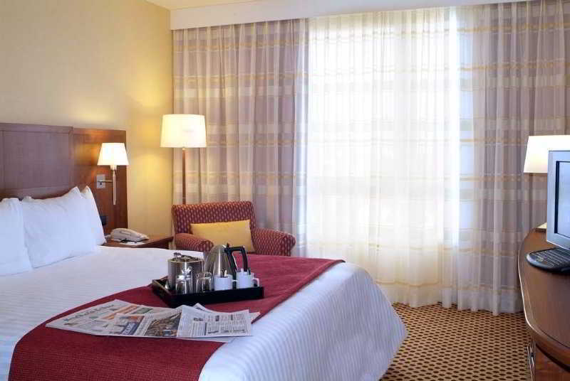 Courtyard By Marriott Paris La Defense West - Colombes Hotel Colombes  Bagian luar foto